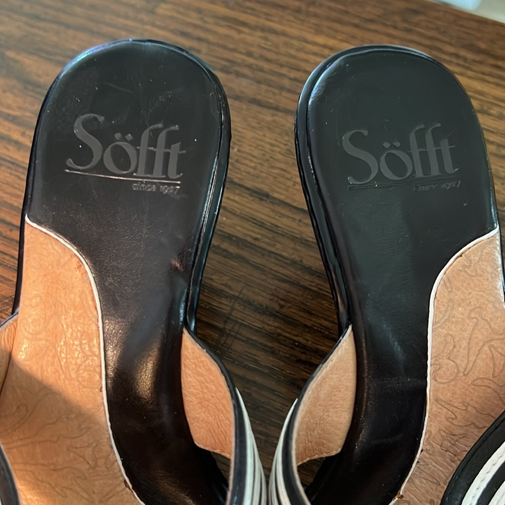 NEW SOFFT Black White Striped Leather Sandals size 6M. Comfortable Leather upper - Picture 3 of 9